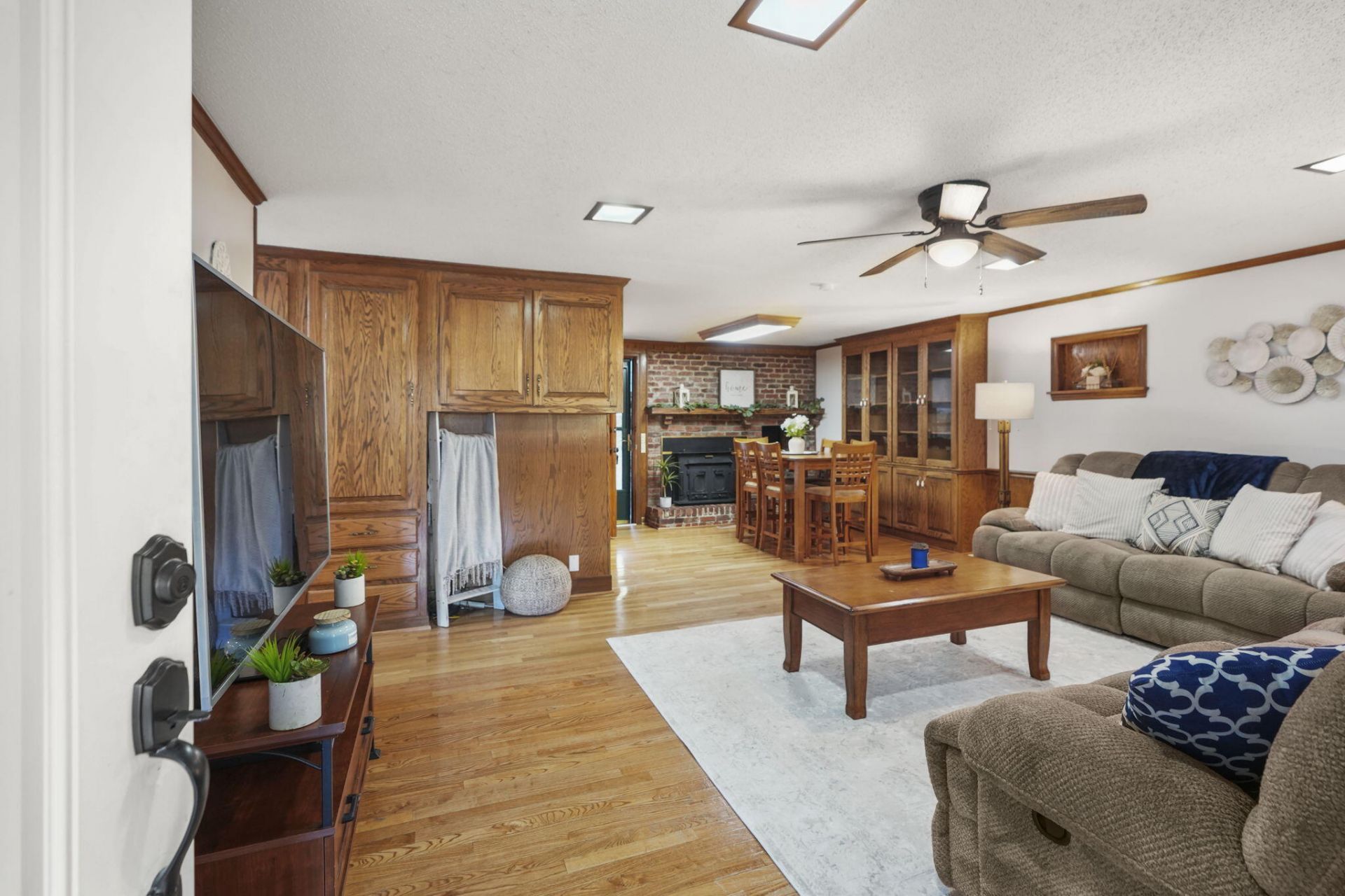 2466 Norway Road Photo 9