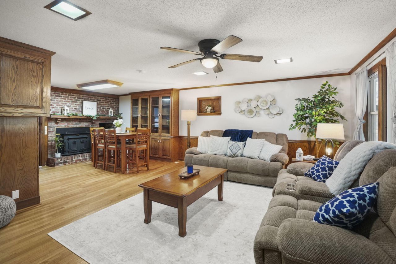 2466 Norway Road Photo 9