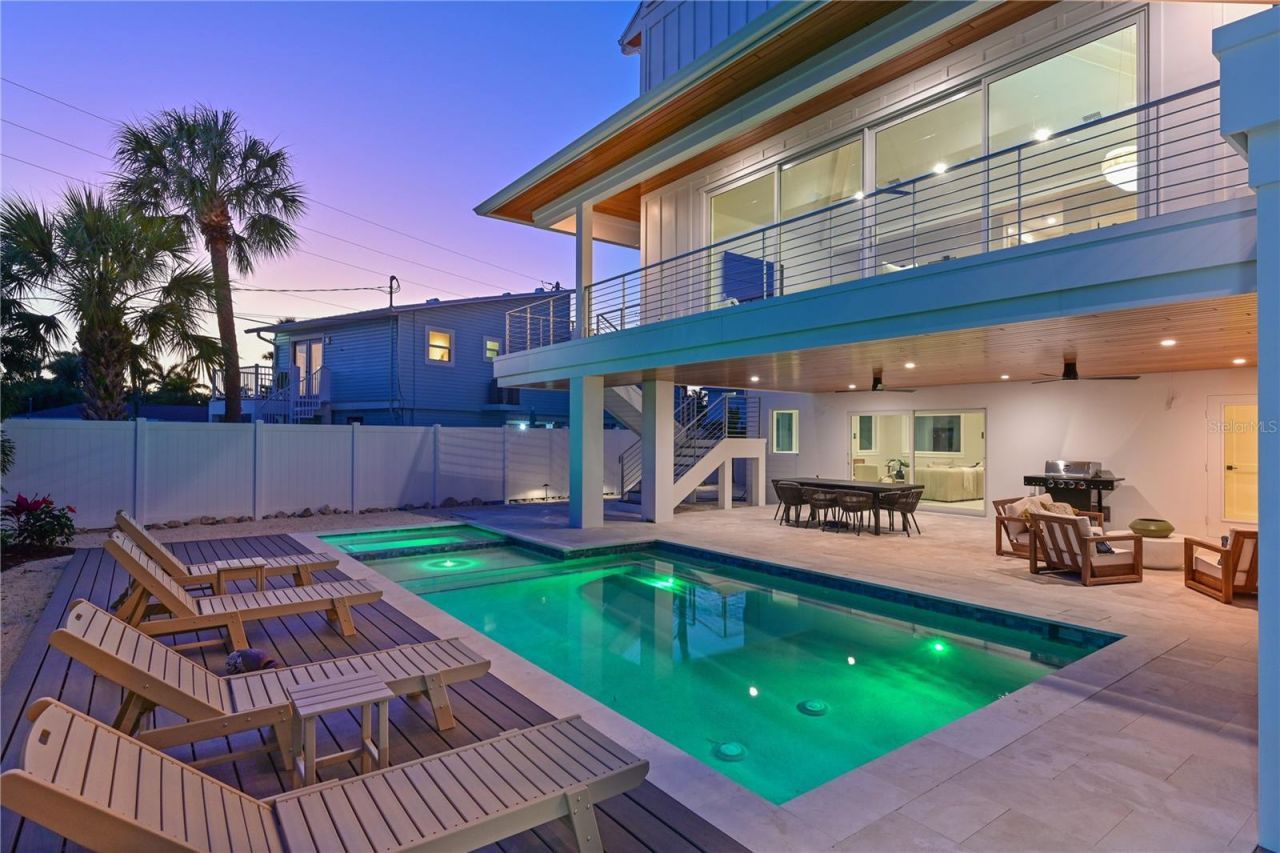 303 55th Street, Holmes Beach, FL 34217 Photo