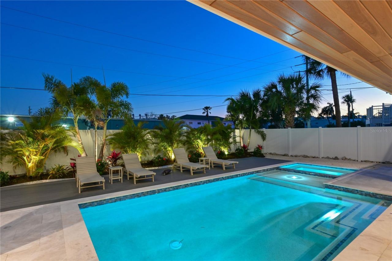 303 55th Street, Holmes Beach, FL 34217 Photo