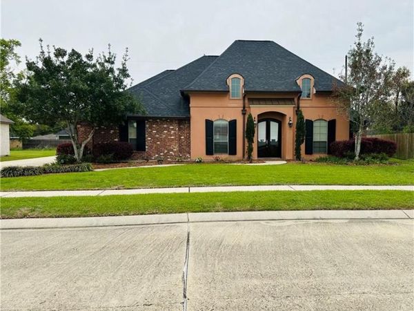 321 LAC CYPRIERE Drive, Luling, LA 70070