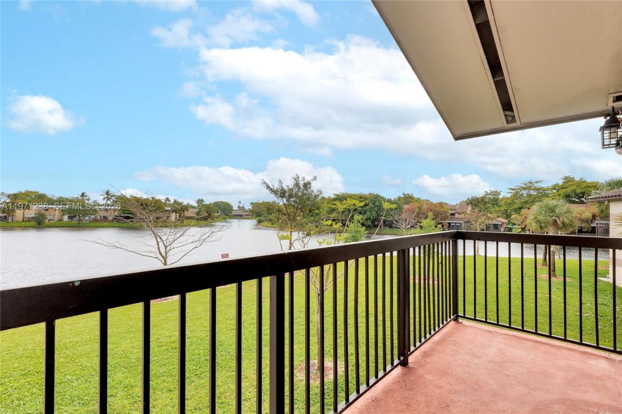 9785 Nob Hill Ct , Unit 9785, Sunrise, FL 33351 Photo