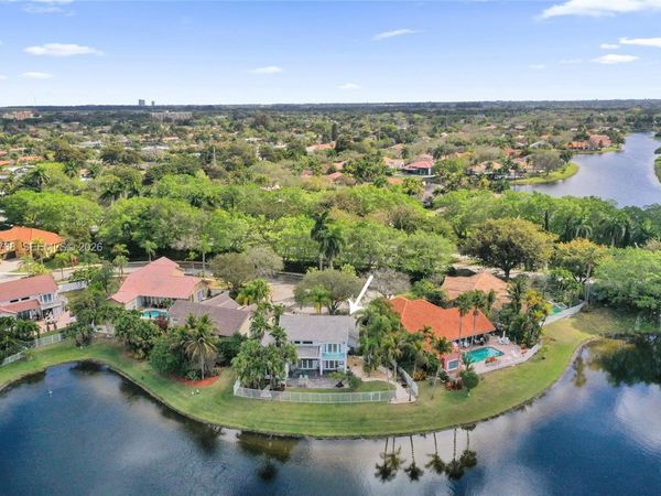 1078 Laguna Springs Dr , Weston, FL 33326