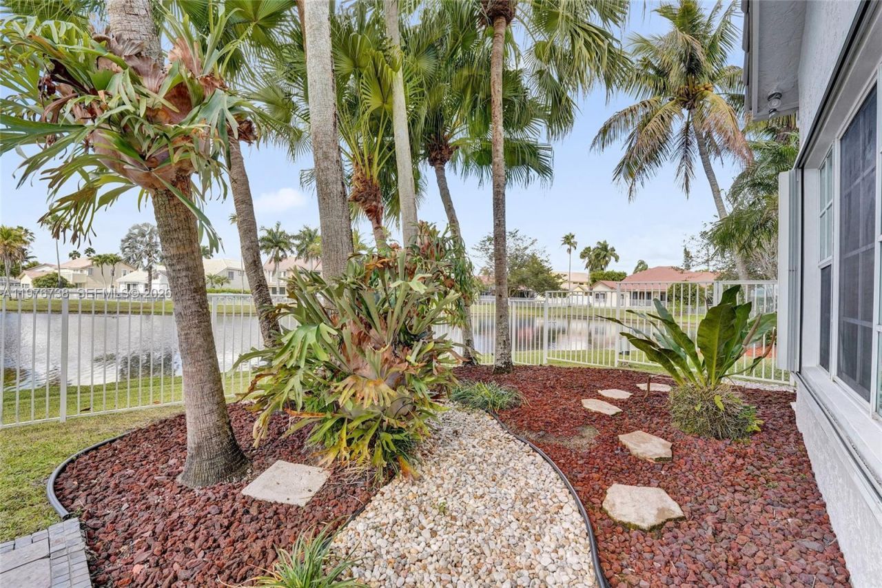 1078 Laguna Springs Dr, Weston, FL 33326 Photo