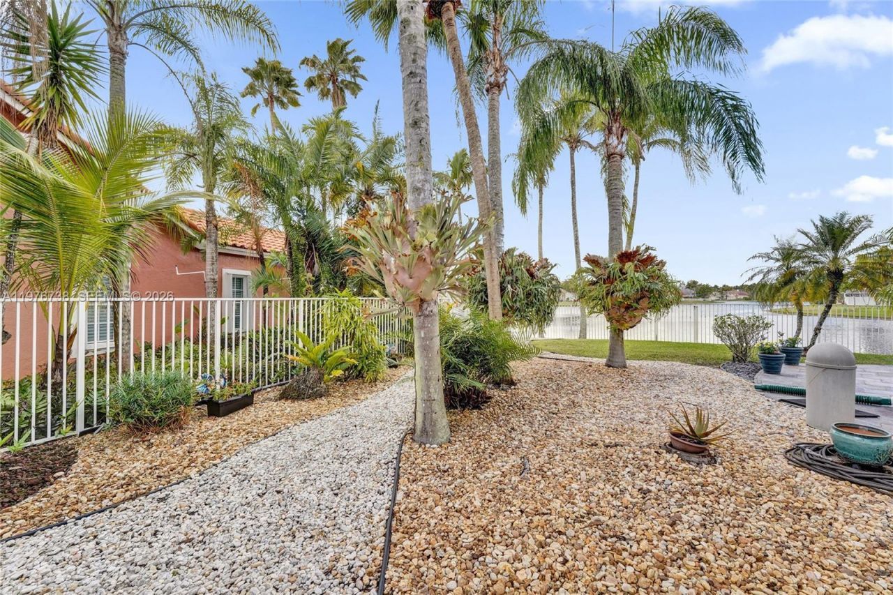 1078 Laguna Springs Dr, Weston, FL 33326 Photo