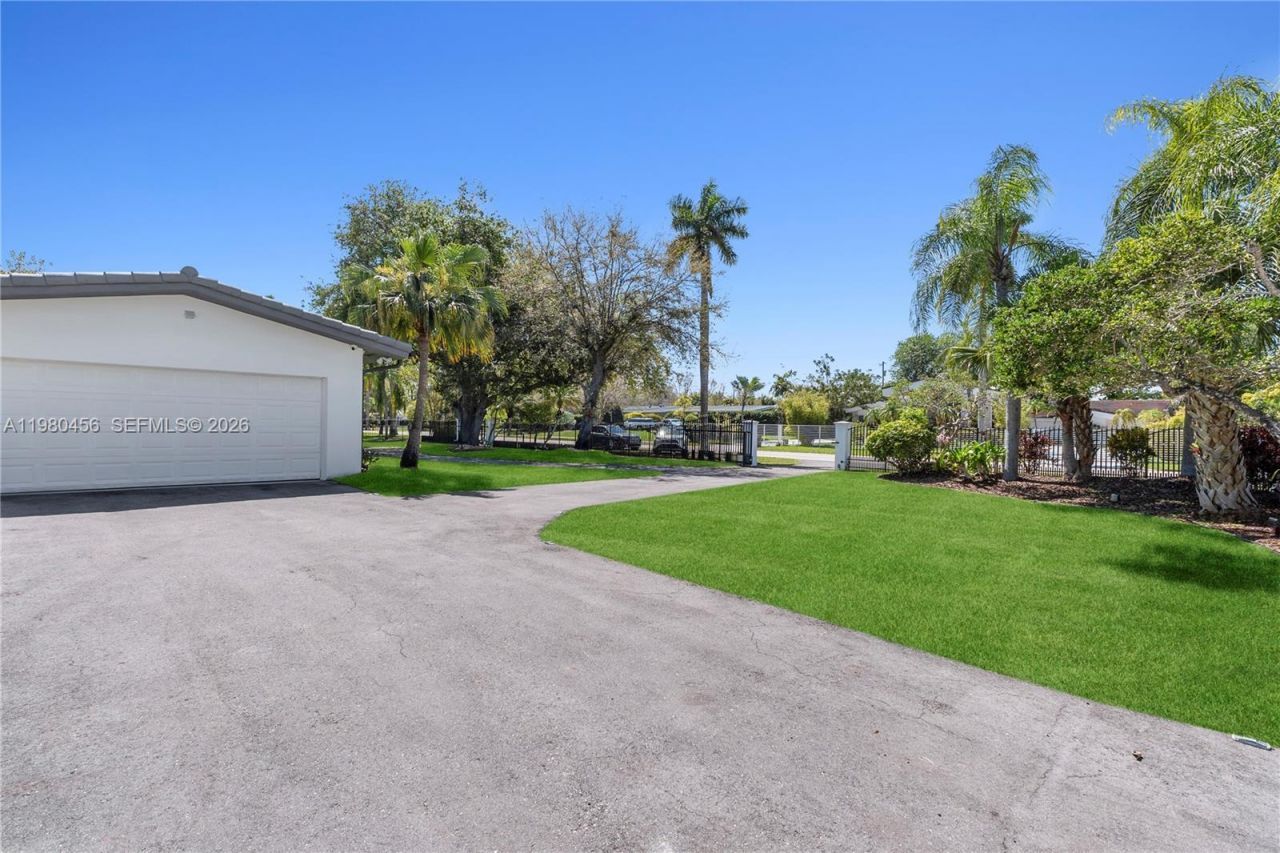 12401 SW 72nd Ave , Pinecrest, FL 33156 Photo