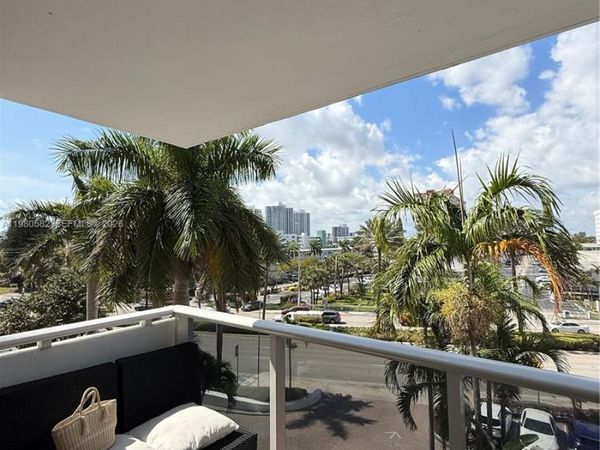 3140 S Ocean Dr , Unit 310, Hallandale Beach, FL 33009