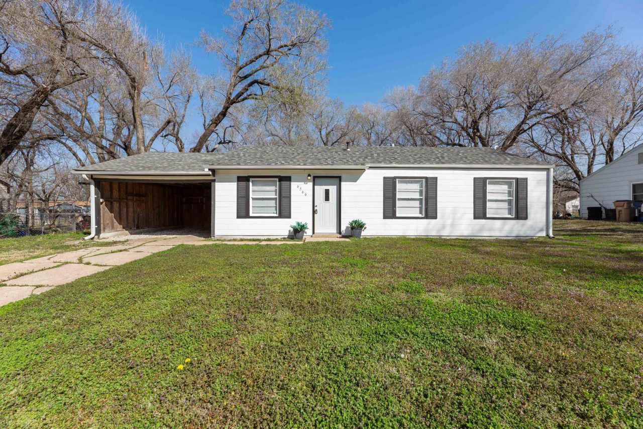 6566 N East Park View St, Park City, KS 67219 Main Photo