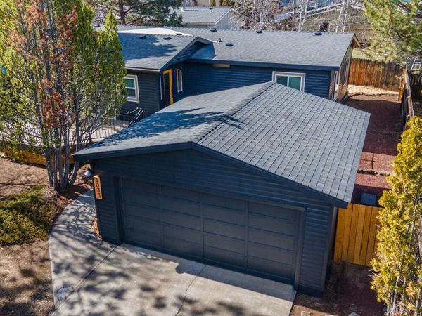 1033 SE Laurelwood Place, Bend, OR 97702