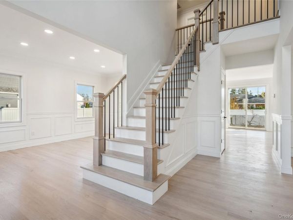 27B Belmont Circle , Syosset, NY 11791