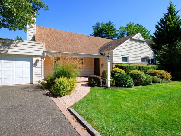 16 Arbor Road, East Hills, NY 11577