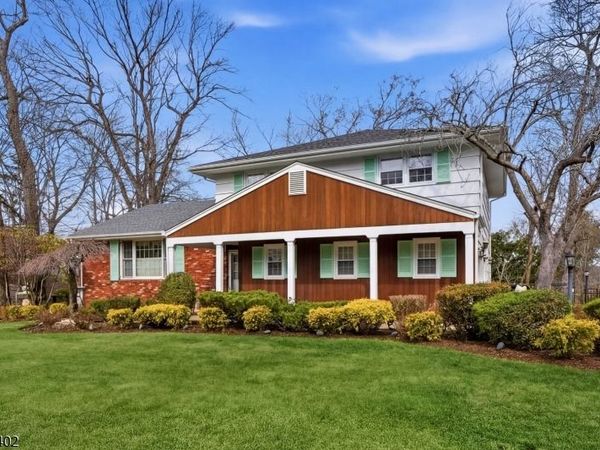 35 Darlington Dr, Wayne, NJ 07470