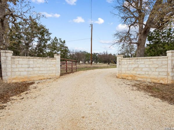 175 Pine Tree, Medina, TX 78055