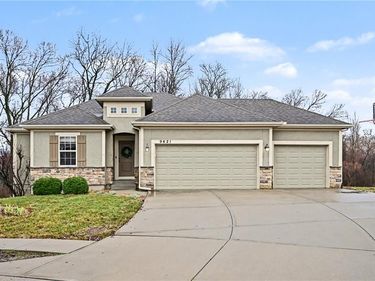 9621 N Adrian Avenue, Kansas City, MO 64154