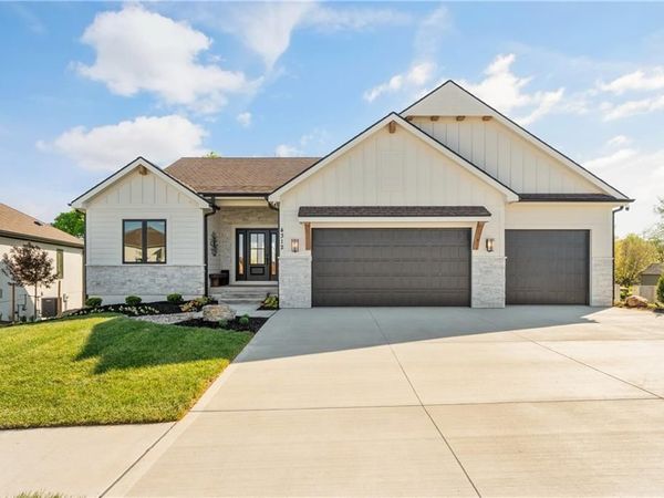 4332 NE Hideaway Drive, Lee's Summit, MO 64064