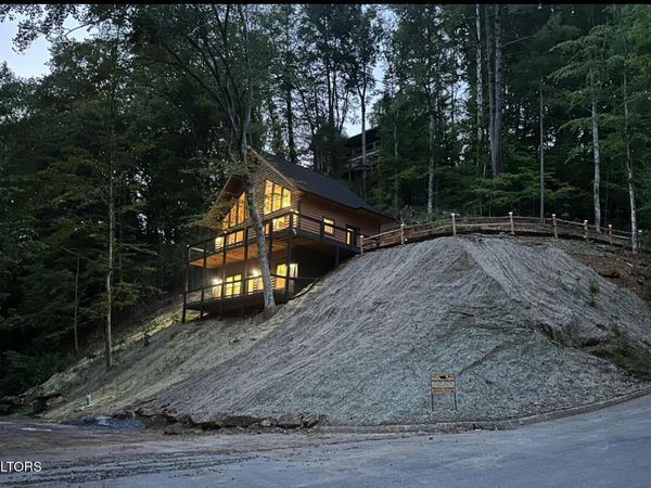 866 Cabin Creek Way, Sevierville, TN 37862