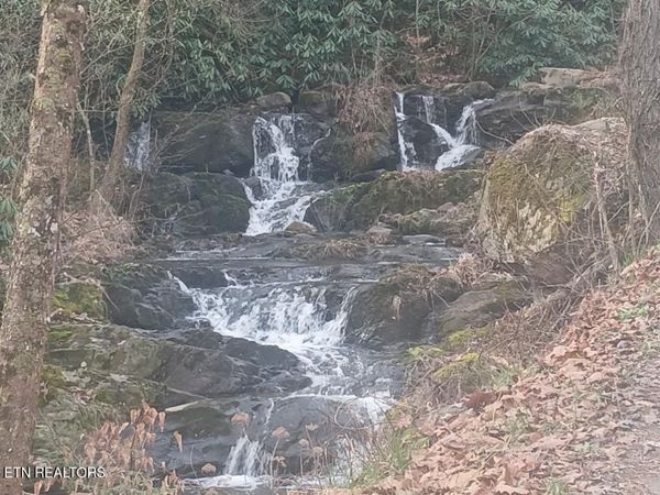 Waters End Rd, Walland, TN 37886