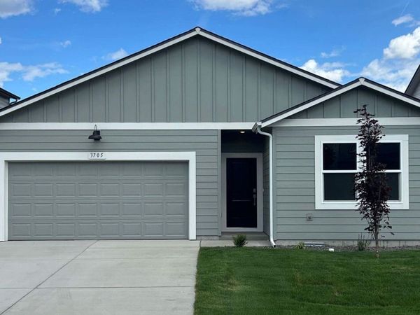 912 E L St, Deer Park, WA 99006