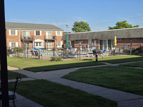 1512 Normandy Road, Unit 105, Royal Oak, MI 48073