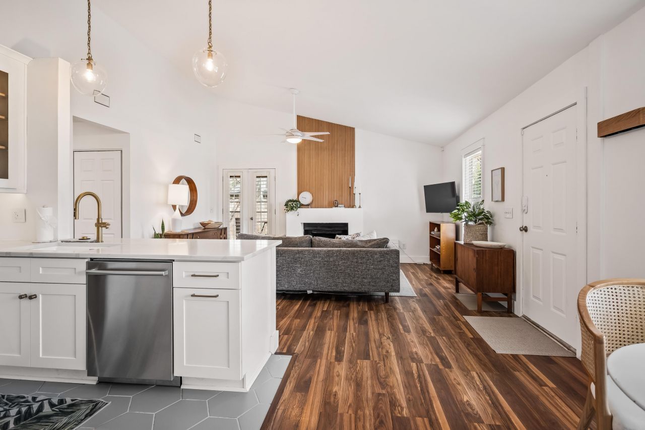 1131 Bellwood Road Photo 10