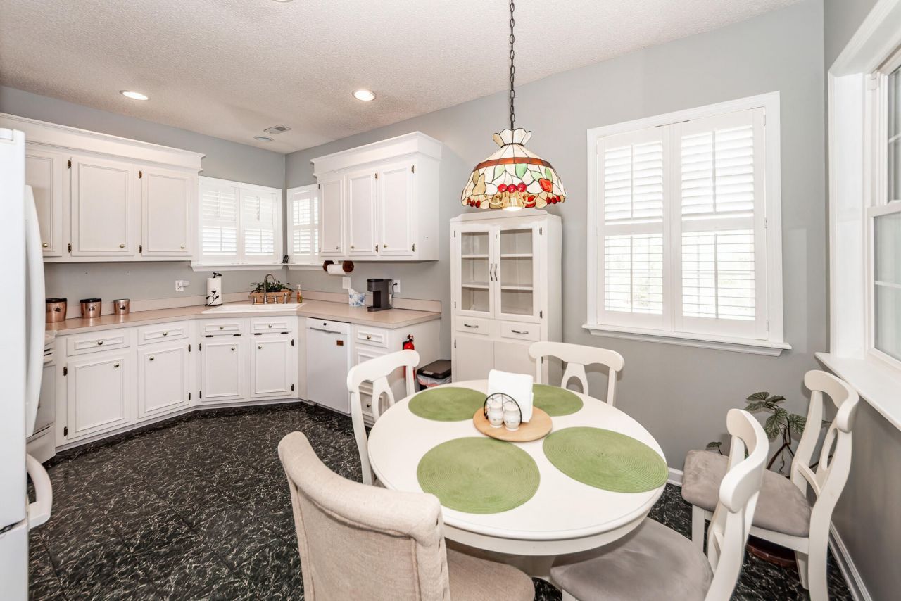 120 Innisbrook Bend Photo 13