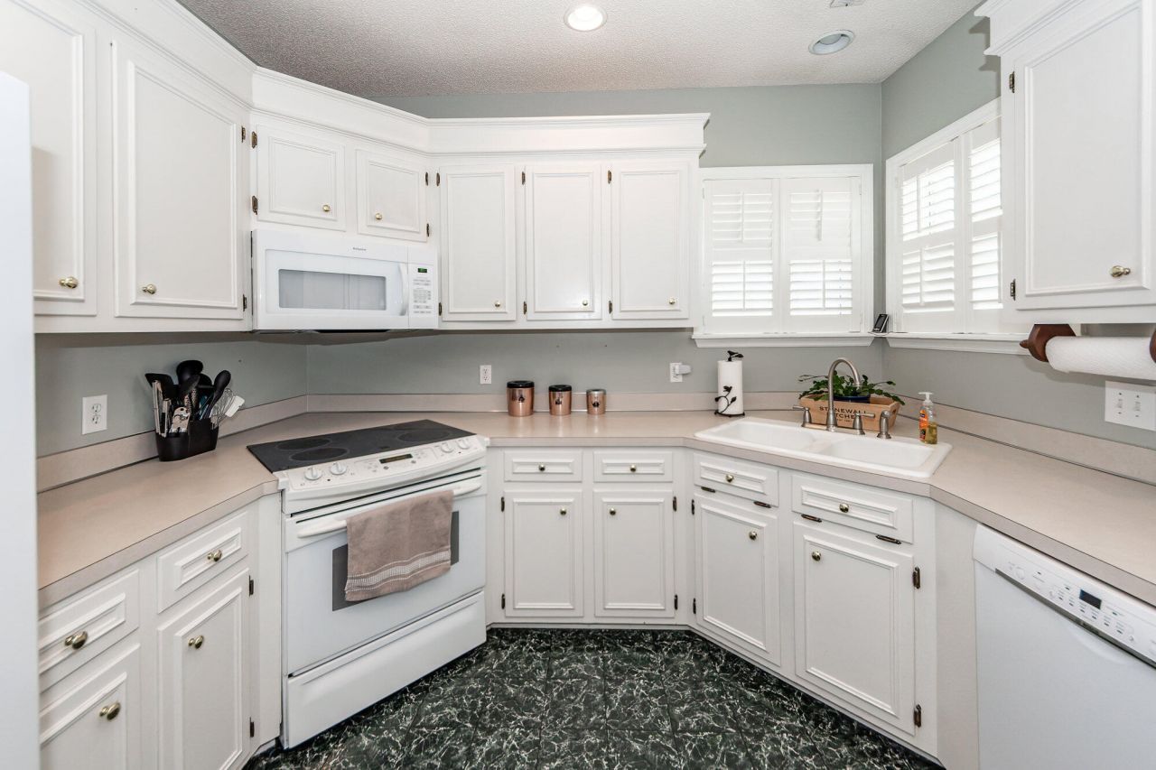 120 Innisbrook Bend Photo 14