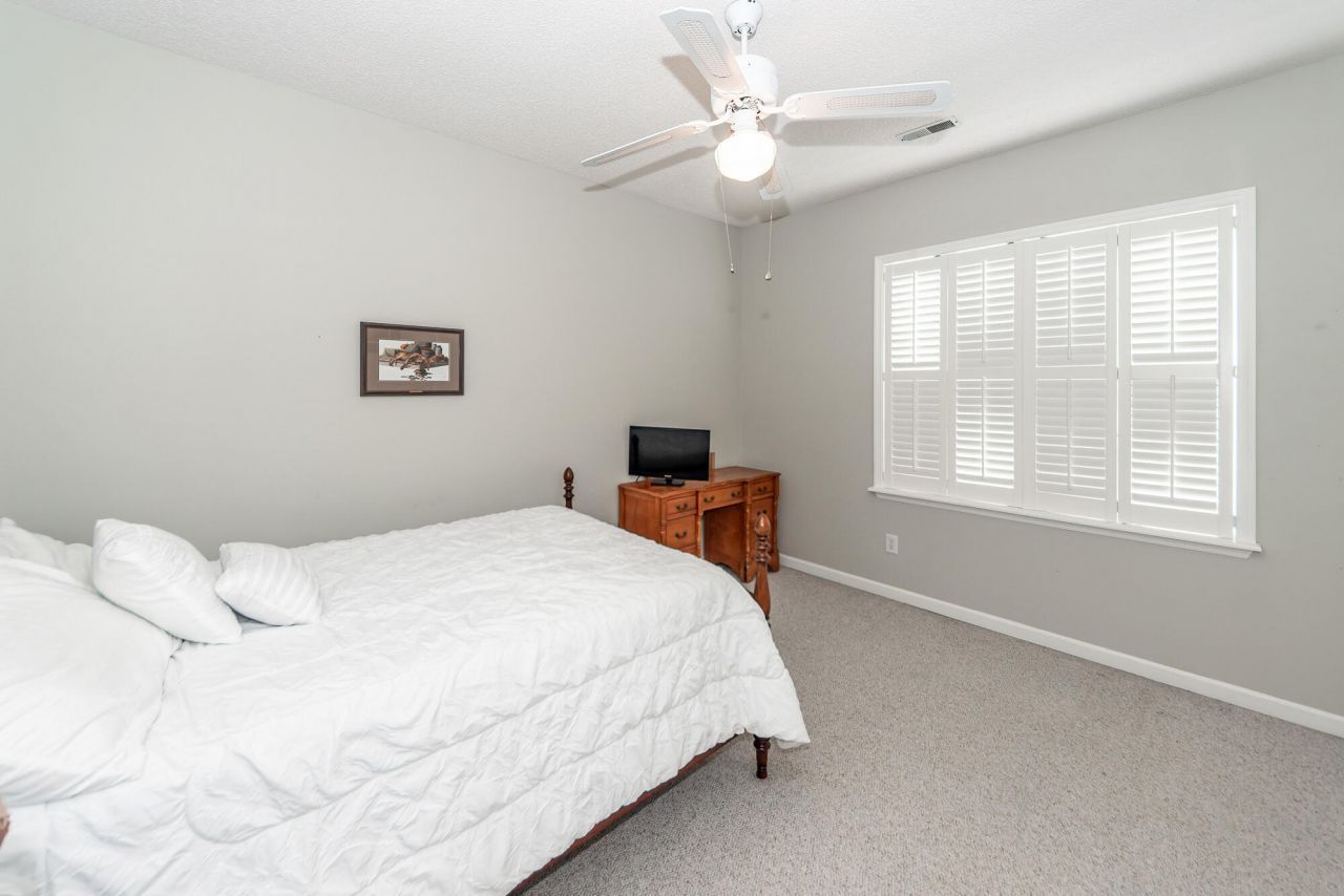 120 Innisbrook Bend Photo 32