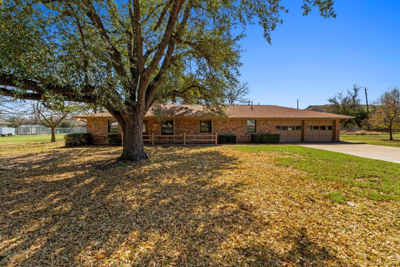 13 Hidden Acres Dr, Round Rock, TX 78665 Main Photo