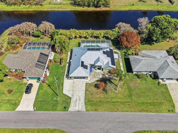 2537 se hallahan st, port saint lucie, FL 34952