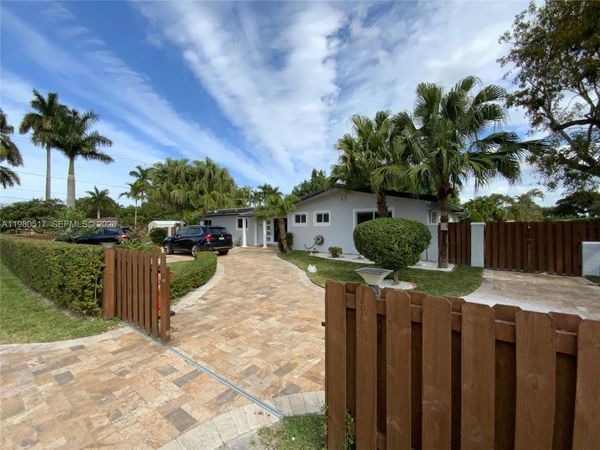 1015 S 14th Ave, Hollywood, FL 33020