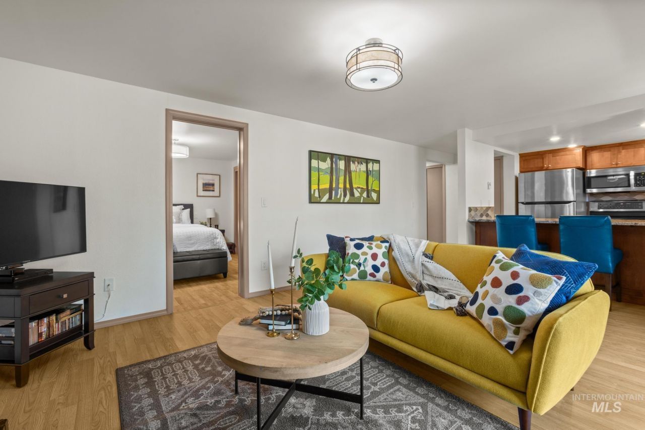 1420 W Camel Back Lane, Unit B104, Boise, ID 83702 Main Photo