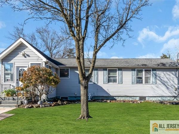 18 Avenue B, Helmetta, NJ 08828