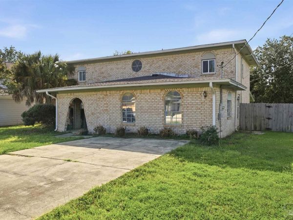 1253 Redwood Ln, Gulf Breeze, FL 32563