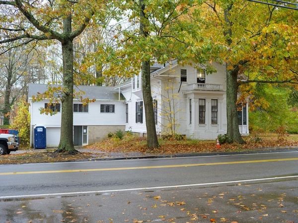 84 South St, Foxboro, MA 02035