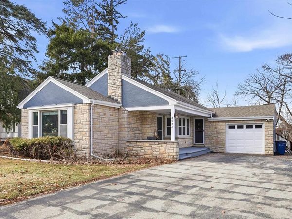 2526 S WEBSTER AVENUE, Green Bay, WI 54301