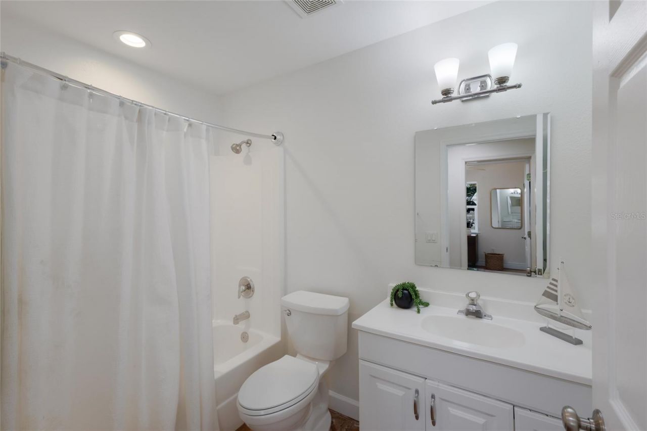 2412 Avenue B, Bradenton Beach, FL 34217 Photo