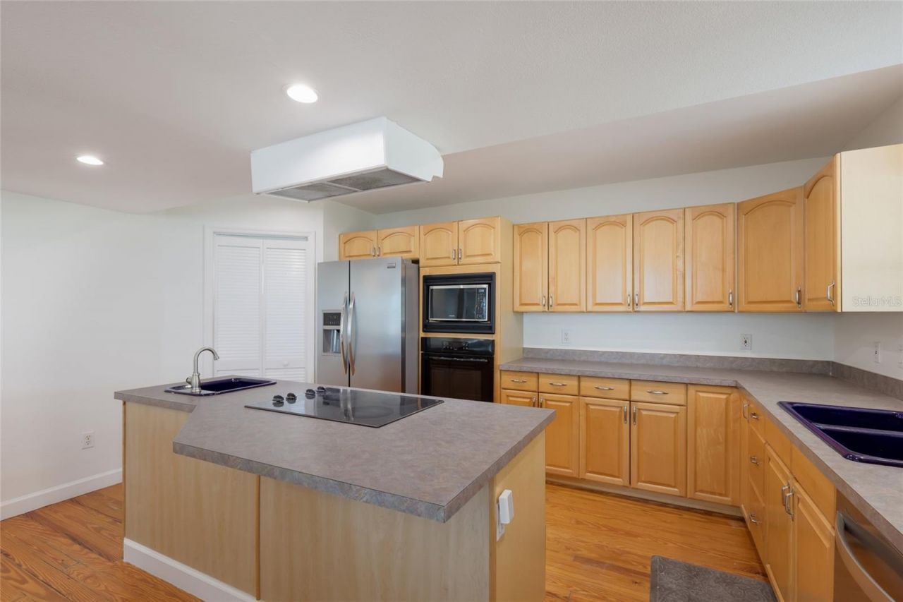 2412 Avenue B, Bradenton Beach, FL 34217 Photo