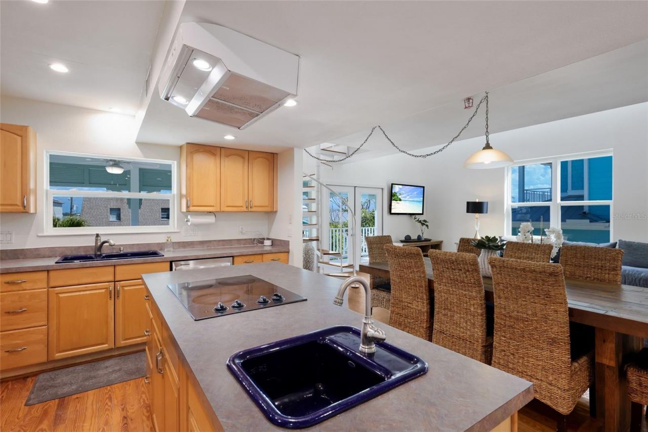 2412 Avenue B, Bradenton Beach, FL 34217 Photo