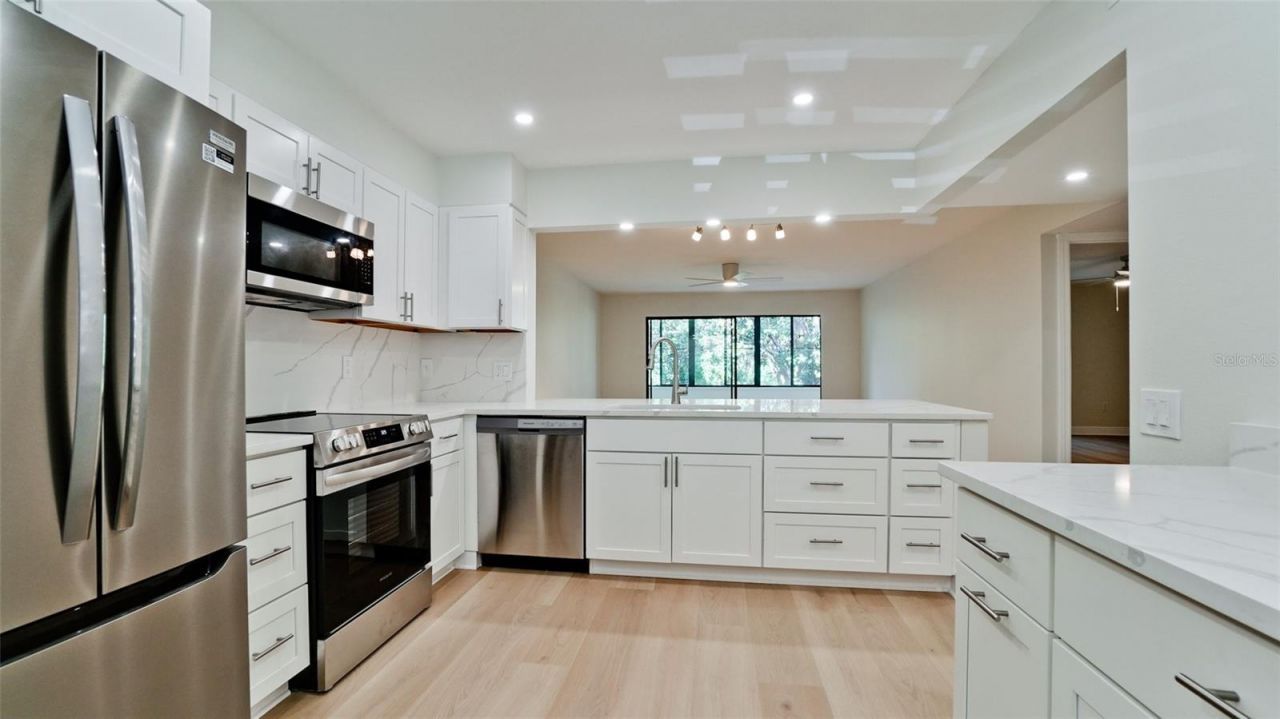 542 542 Lakeside Drive, Unit 542, Bradenton, FL 34210 Photo