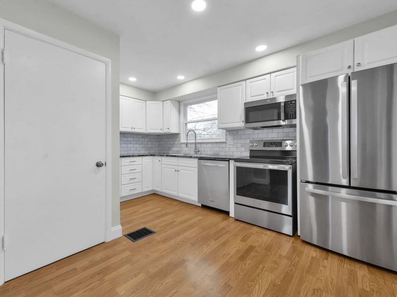 2375 Swansea Road, Columbus, OH 43221 Photo 11