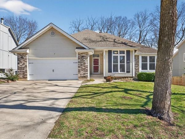 1541 NE Neawanna Drive, Lee's Summit, MO 64086