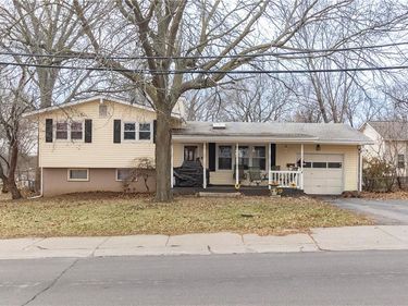 1903 NE 65th Street, Gladstone, MO 64118