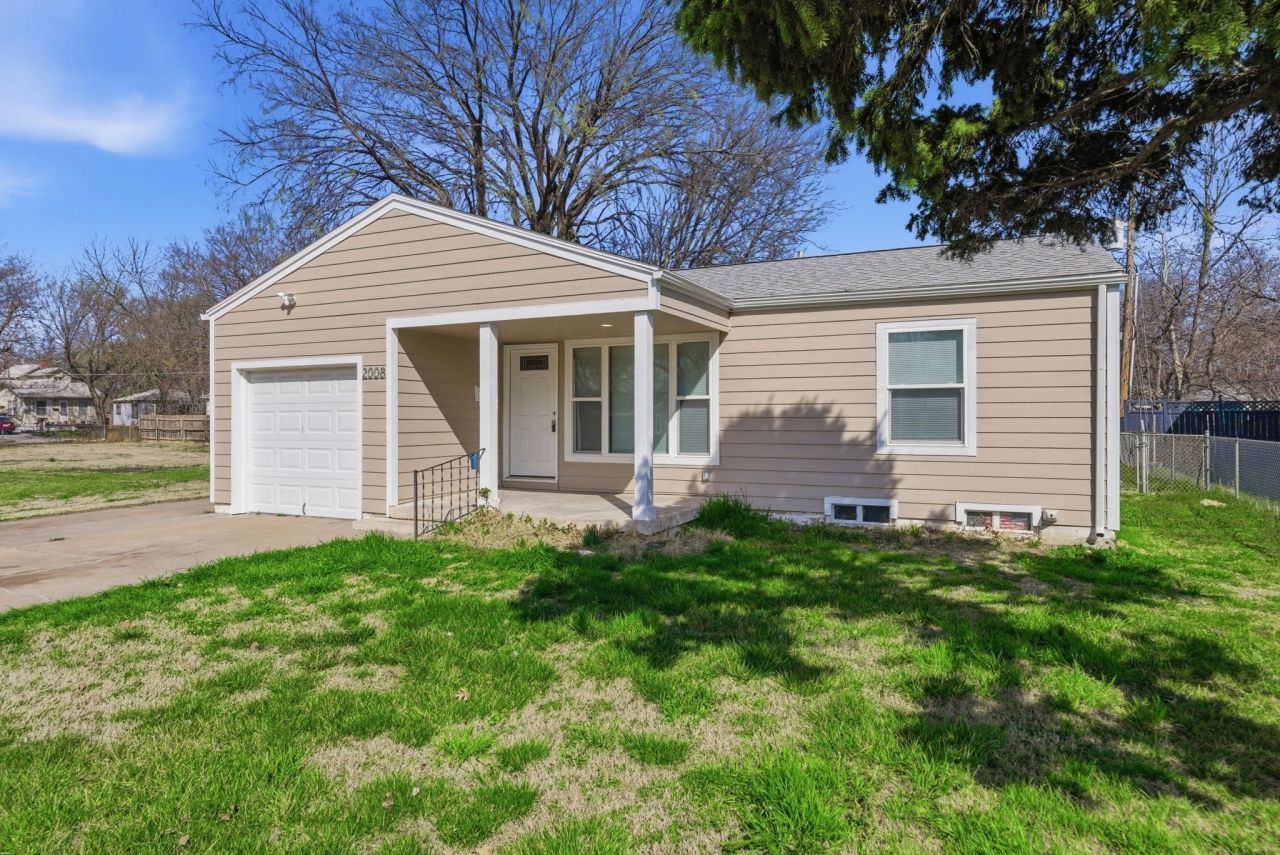 2008 W Mccormick Ave, Wichita, KS 67213 Main Photo