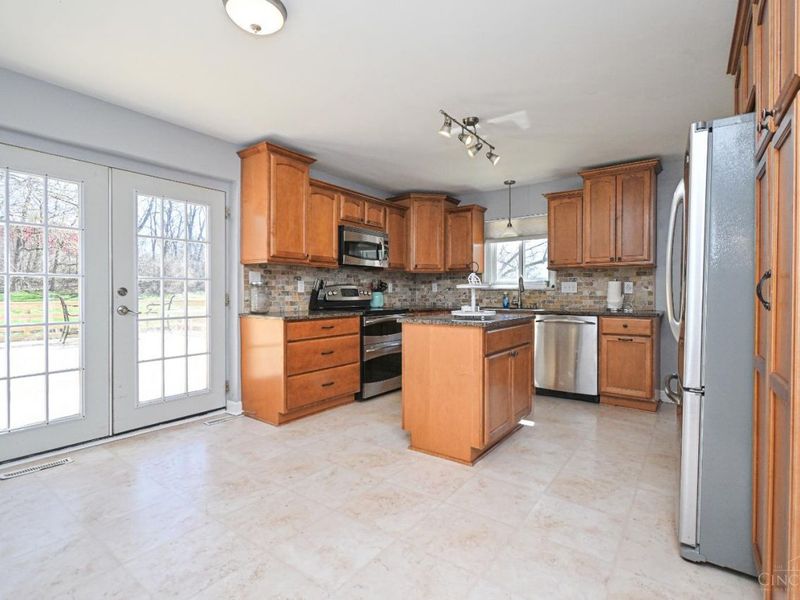 3866 Springoak Drive, Green Township, OH 45248 Photo 7