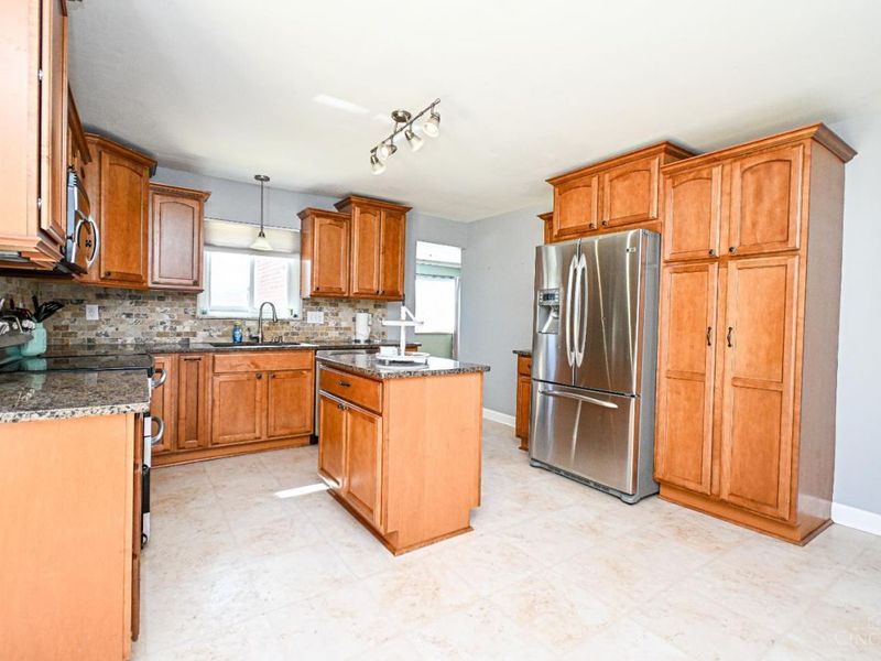 3866 Springoak Drive, Green Township, OH 45248 Photo 8