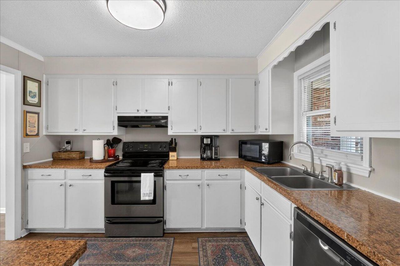 1 Cyprus Court Photo 12