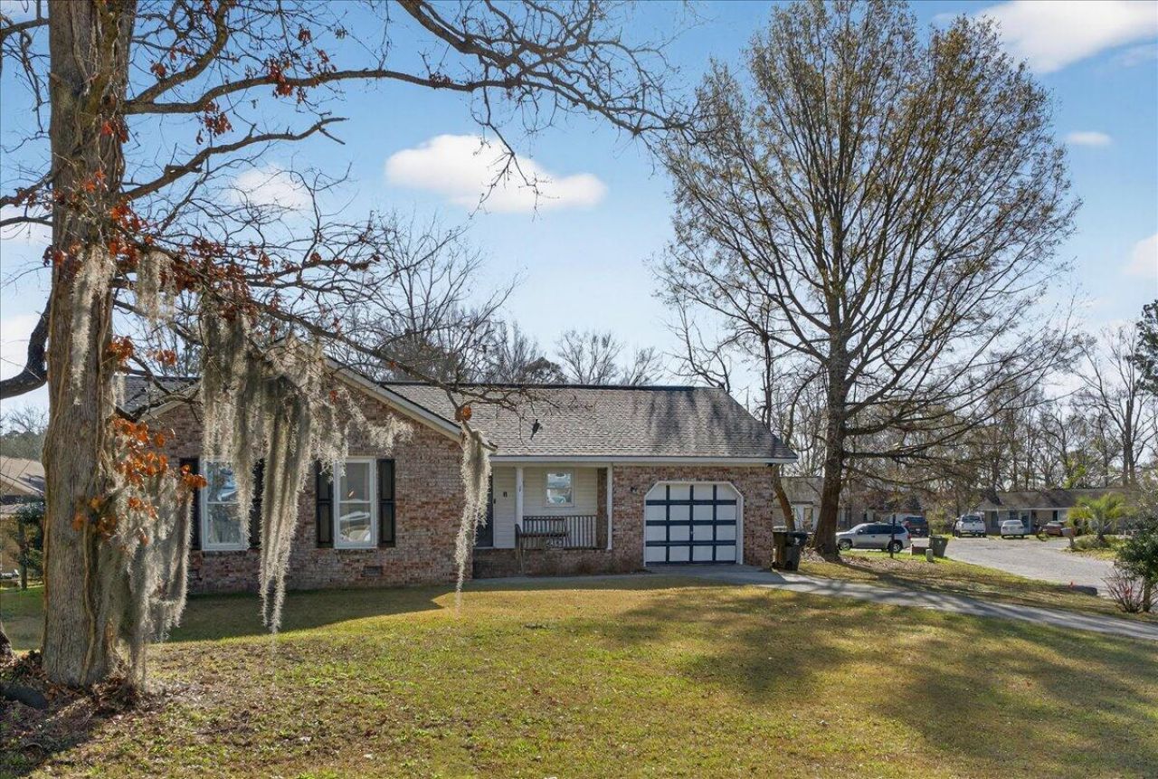 1 Cyprus Court Photo 2