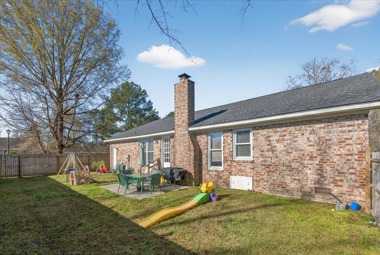 1 Cyprus Court Photo 24