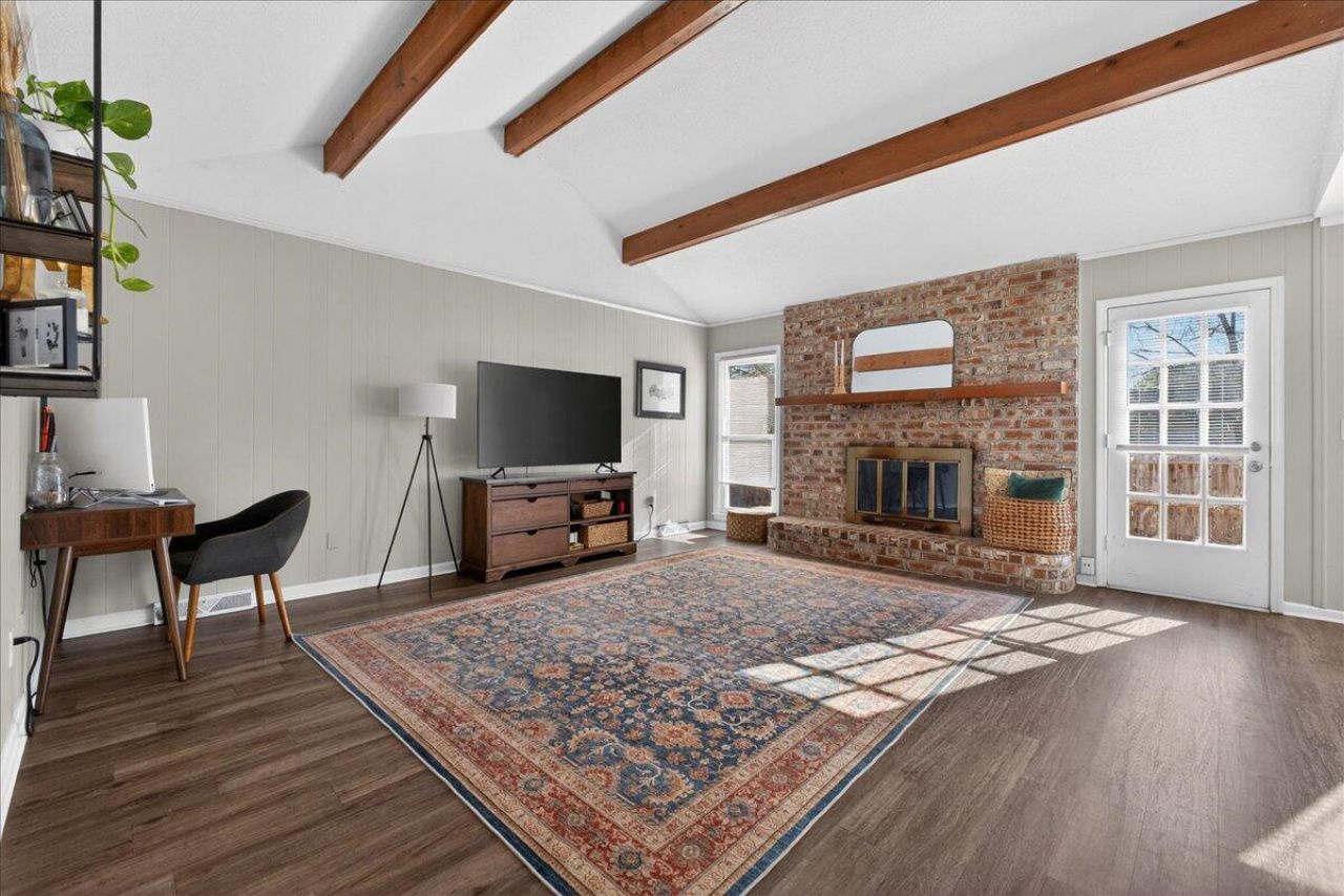 1 Cyprus Court Photo 6