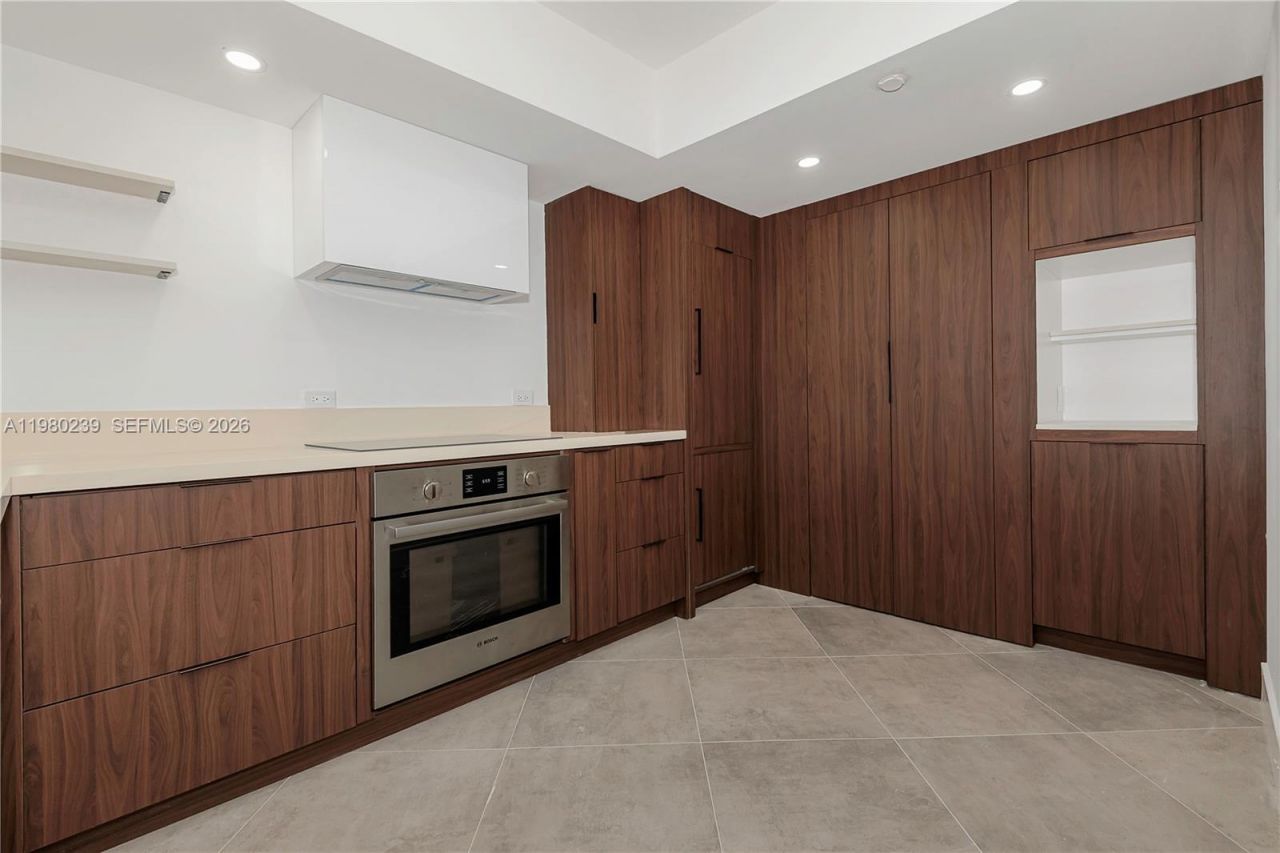 8855 W Collins Ave , Unit 6E, Surfside, FL 33154 Photo